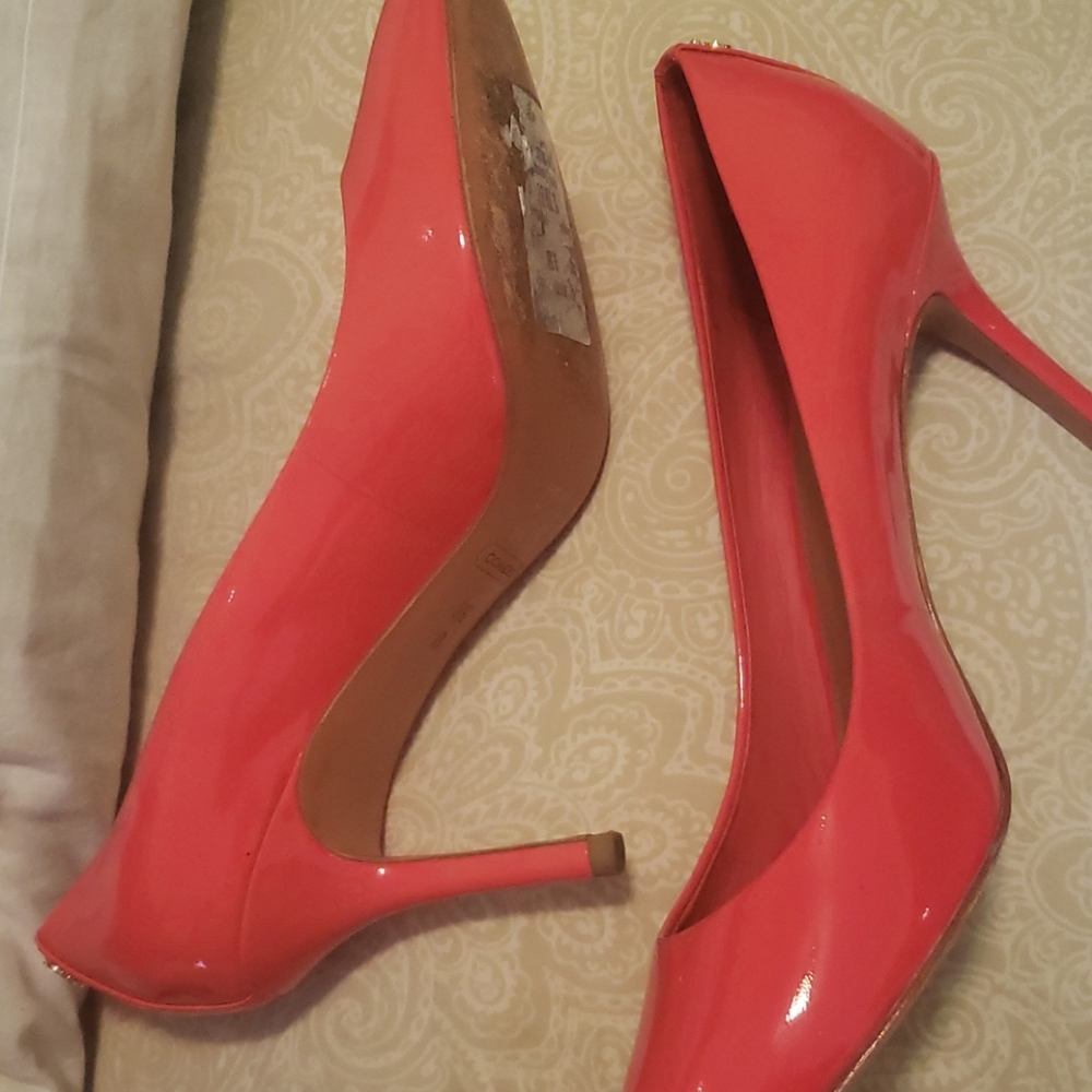 Coach pumps